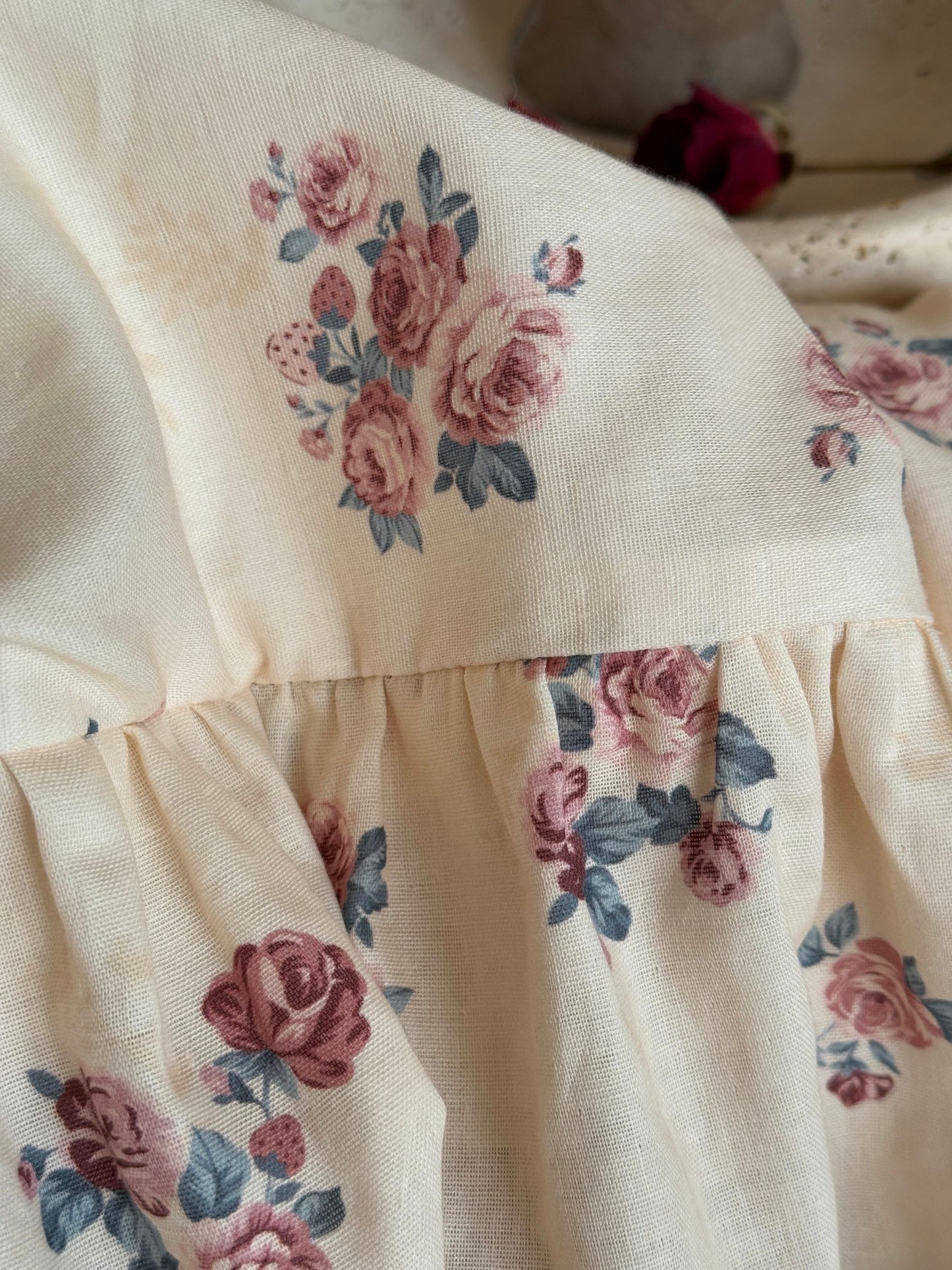 Burgundy Rose Bouquet Ruffle Cotton Muslin Comforter original reference image 10