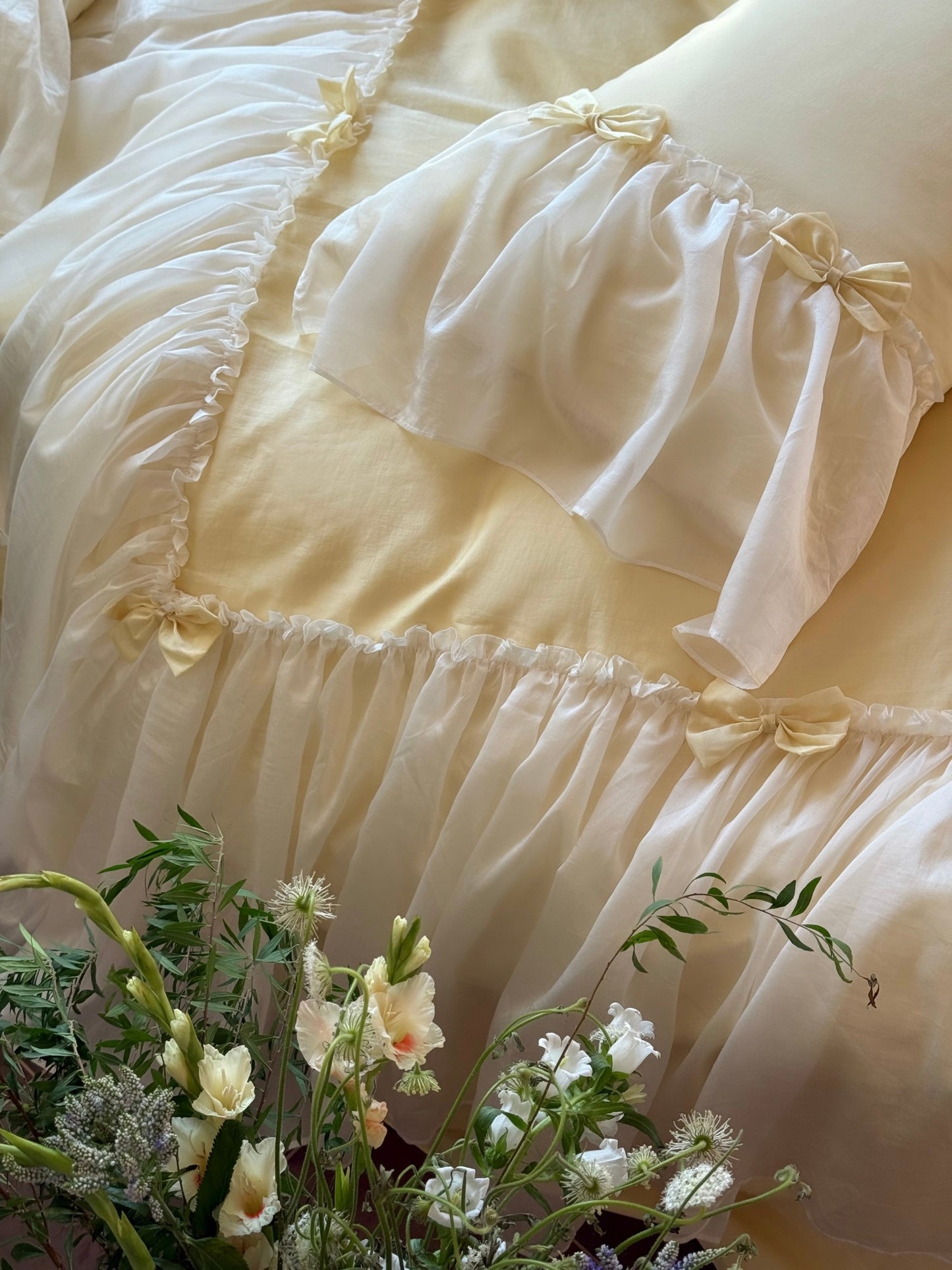 Buttercream Ruffle Organza Trim Sateen Comforter original reference image 10