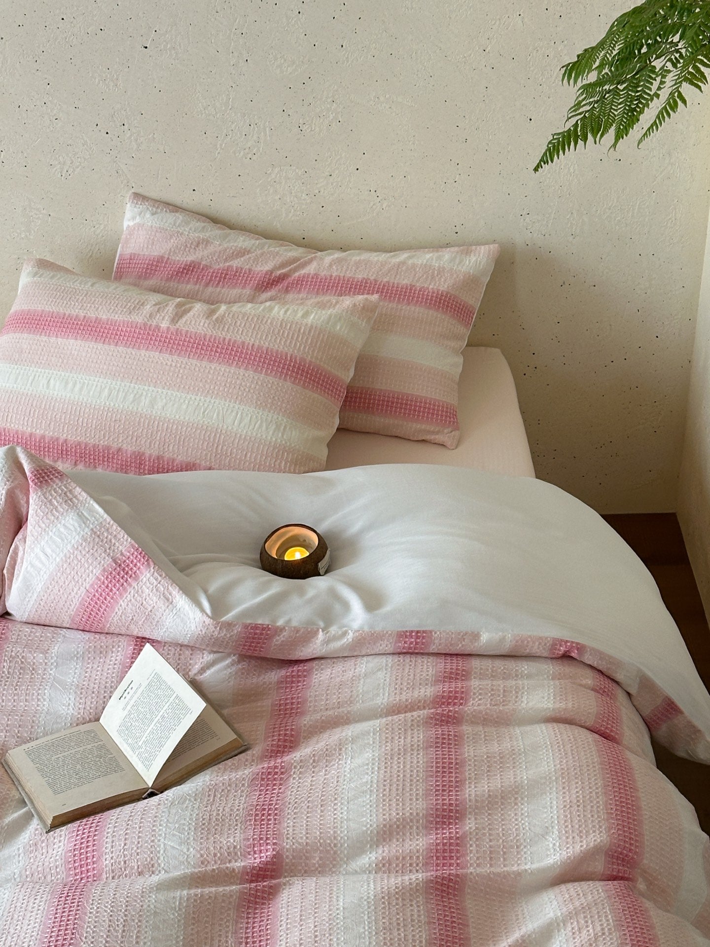 Blush Breeze Jacquard Cotton Comforter original reference image 4