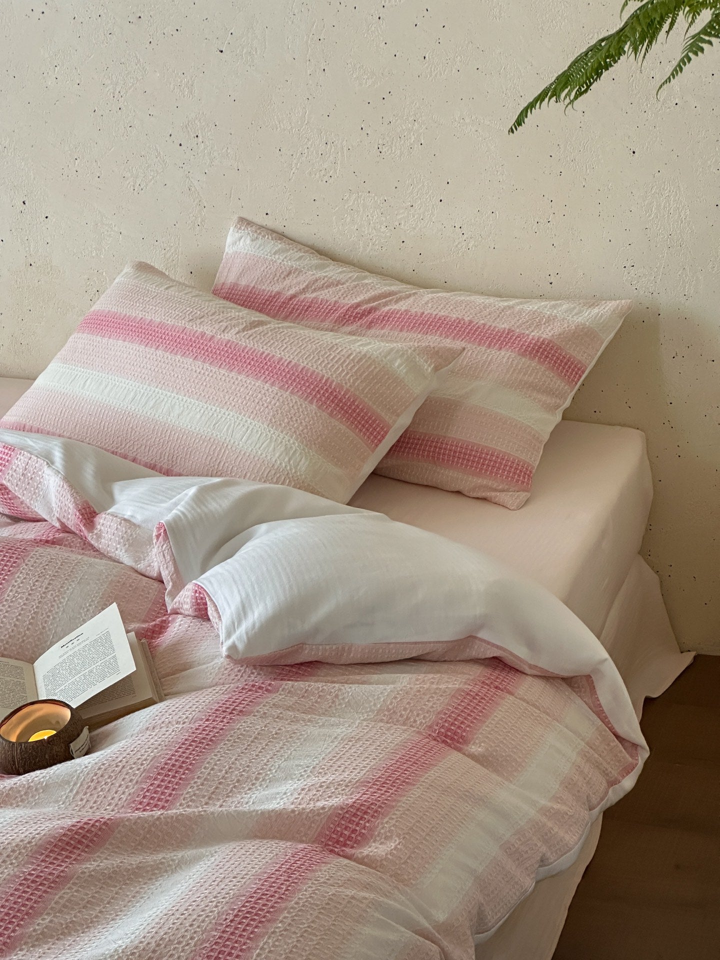 Blush Breeze Jacquard Cotton Comforter original reference image 5
