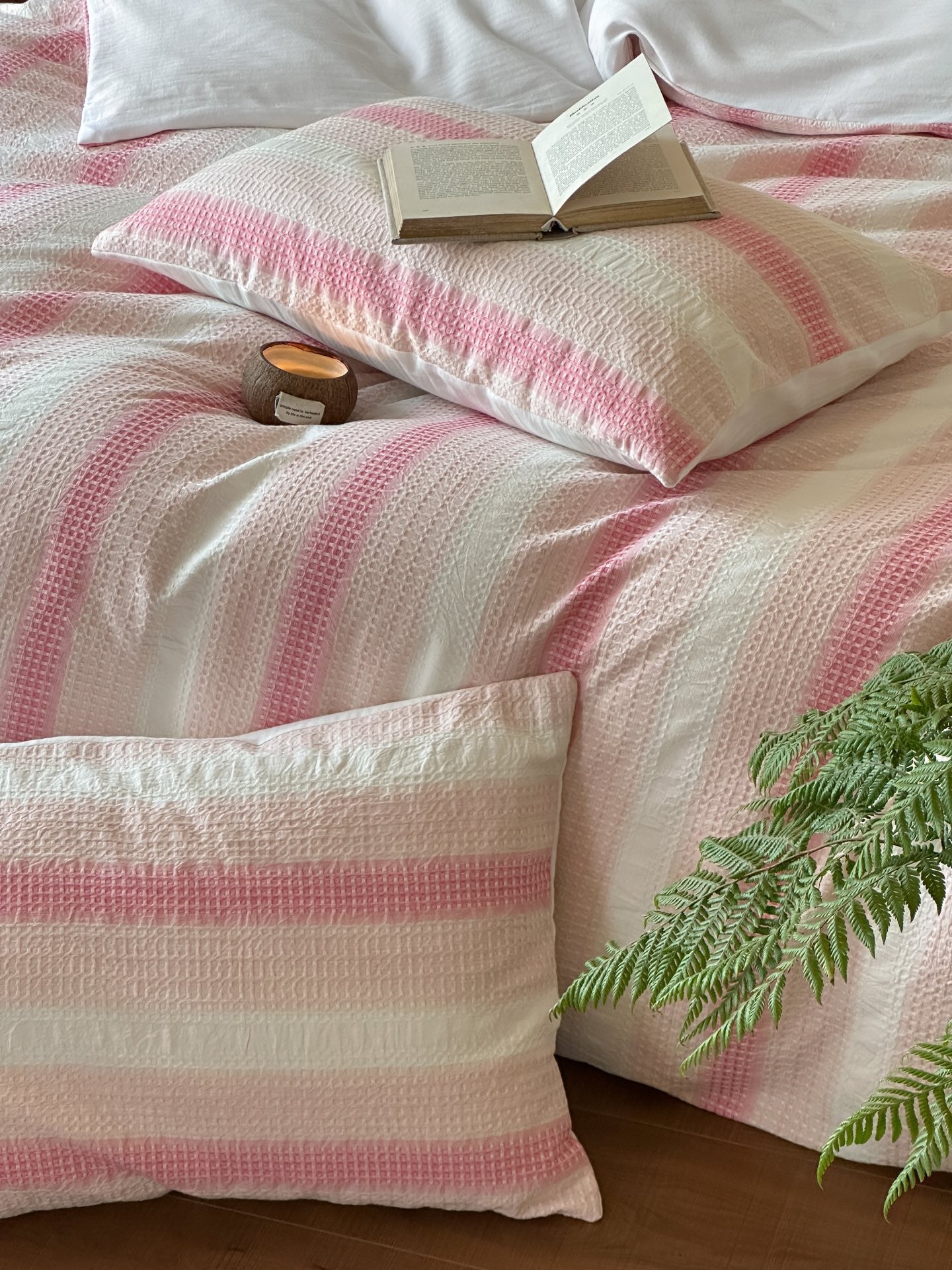 Blush Breeze Jacquard Cotton Comforter original reference image 8