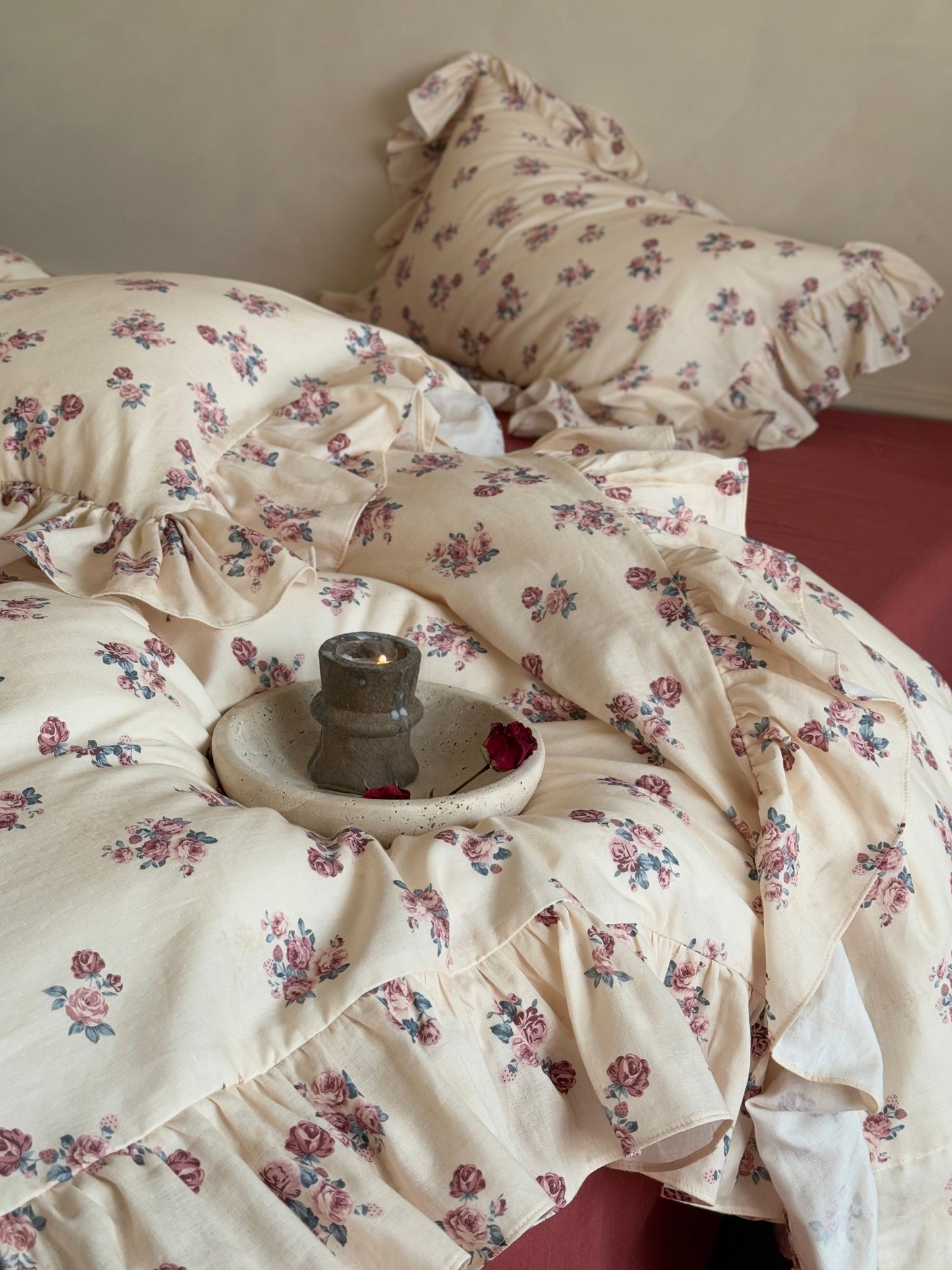 Burgundy Rose Bouquet Ruffle Cotton Muslin Comforter original reference image 3