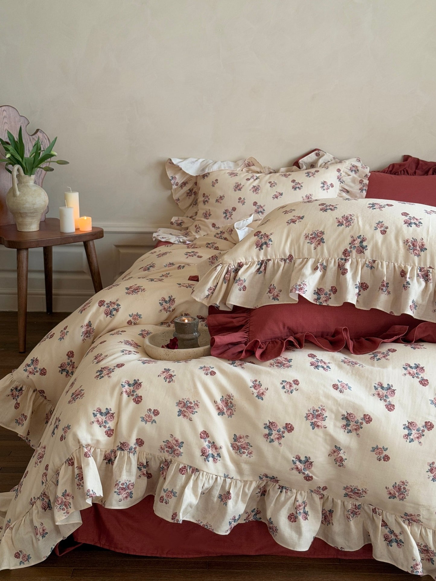 Burgundy Rose Bouquet Ruffle Cotton Muslin Comforter original reference image 4