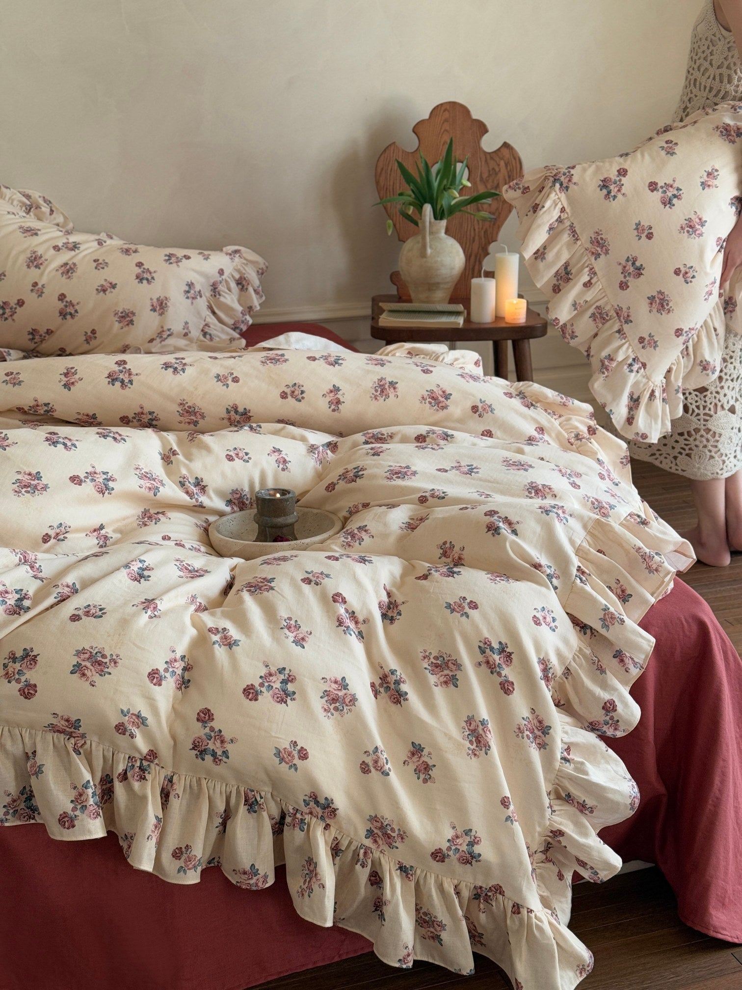 Burgundy Rose Bouquet Ruffle Cotton Muslin Comforter original reference image 6