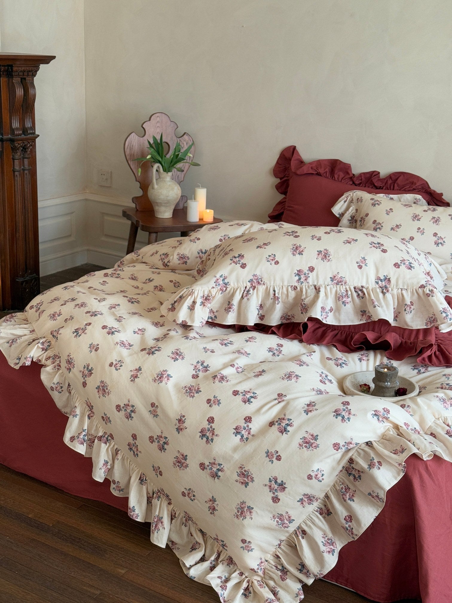 Burgundy Rose Bouquet Ruffle Cotton Muslin Comforter original reference image 8