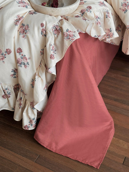 Burgundy Rose Bouquet Ruffle Cotton Muslin Comforter original reference image 9