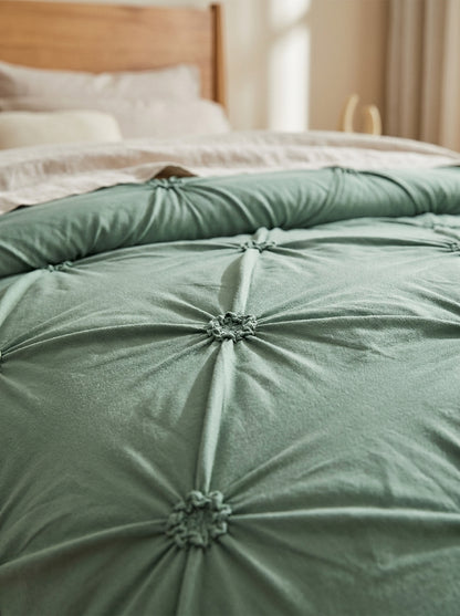 Green Tufted Pintuck Comforter detail image
