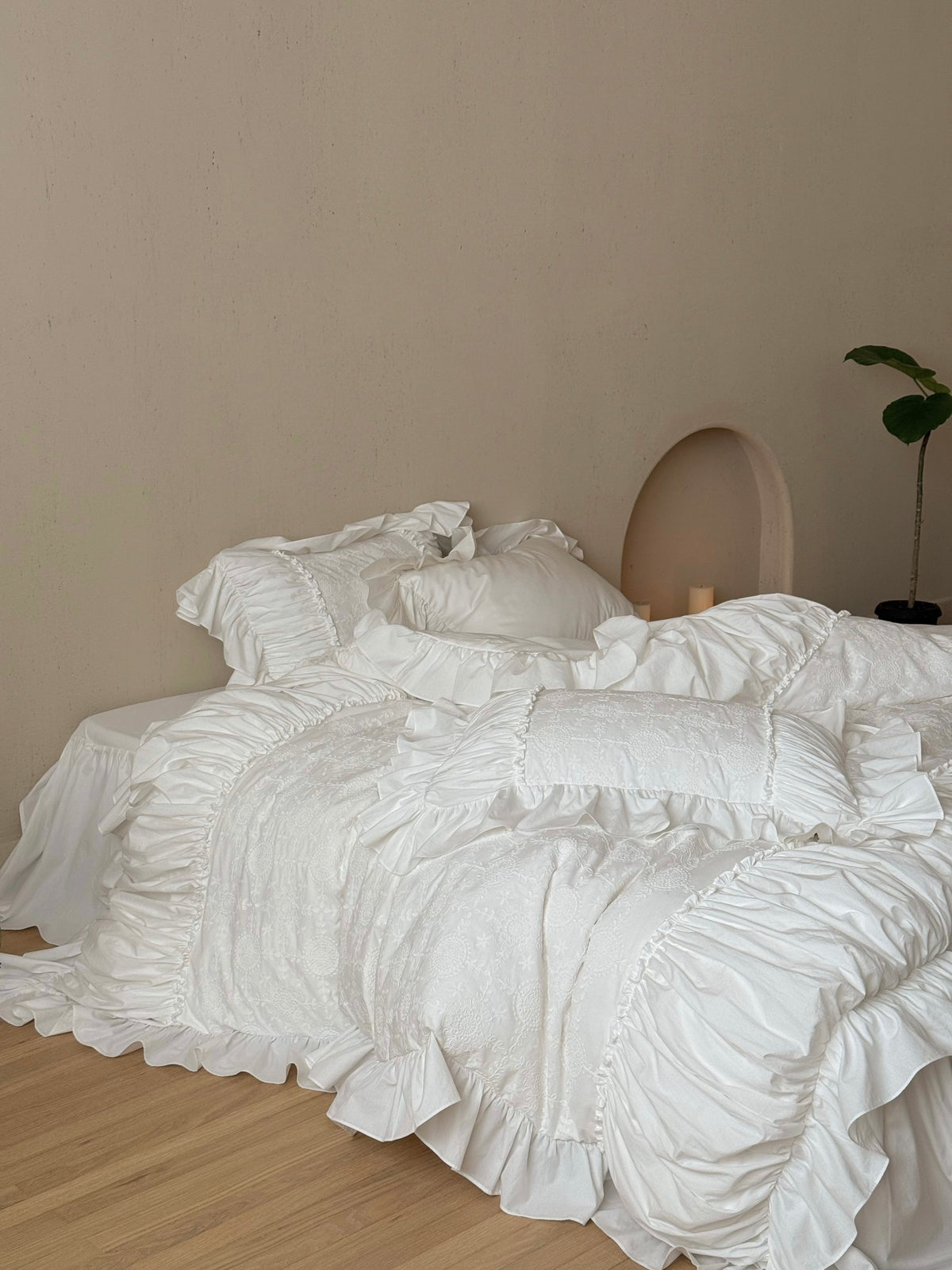Ivory White Embroidered Ruffle Comforter Set original reference image 4