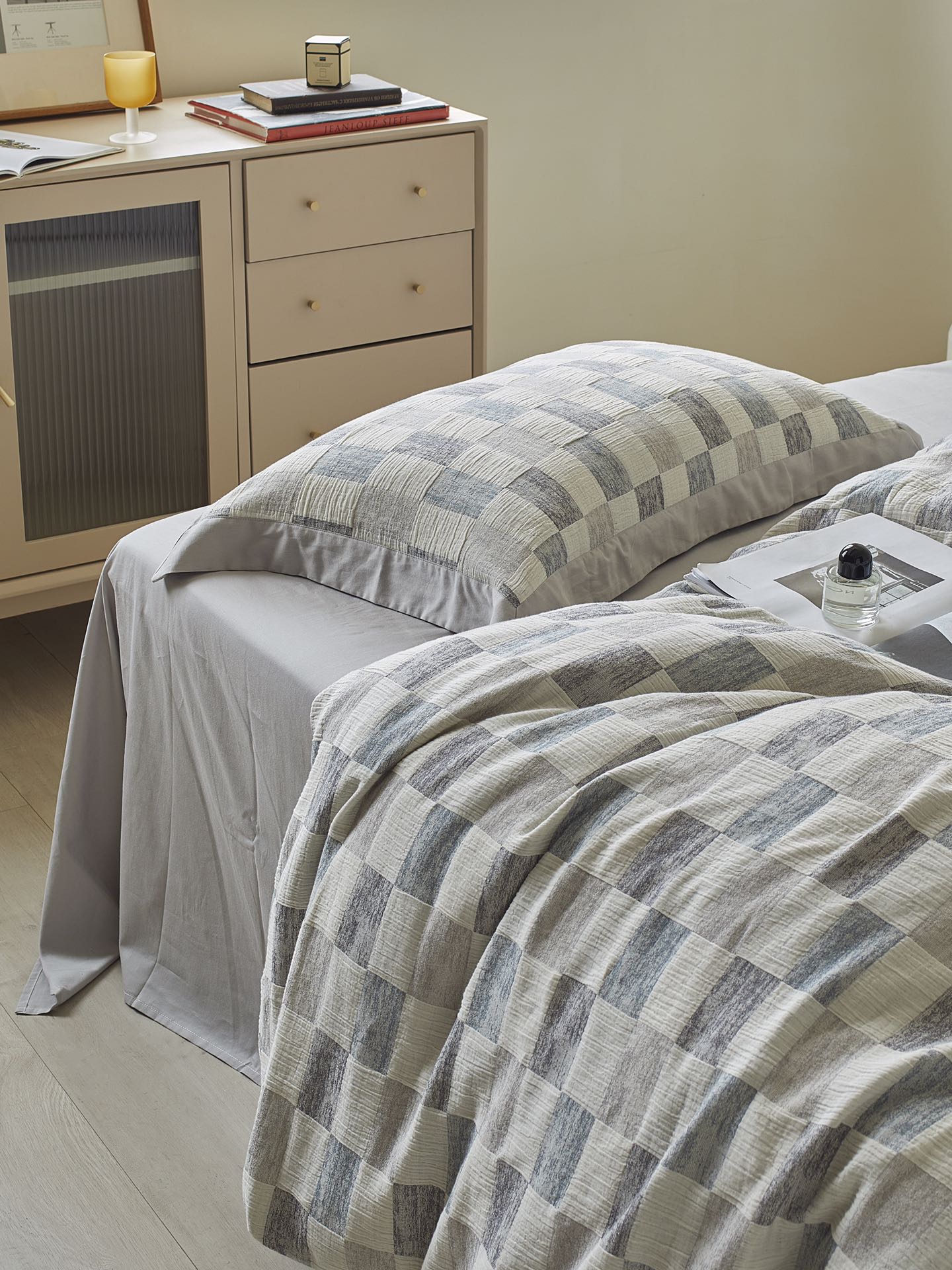 Mist Loft Check Cotton Jacquard Comforter original reference image 7