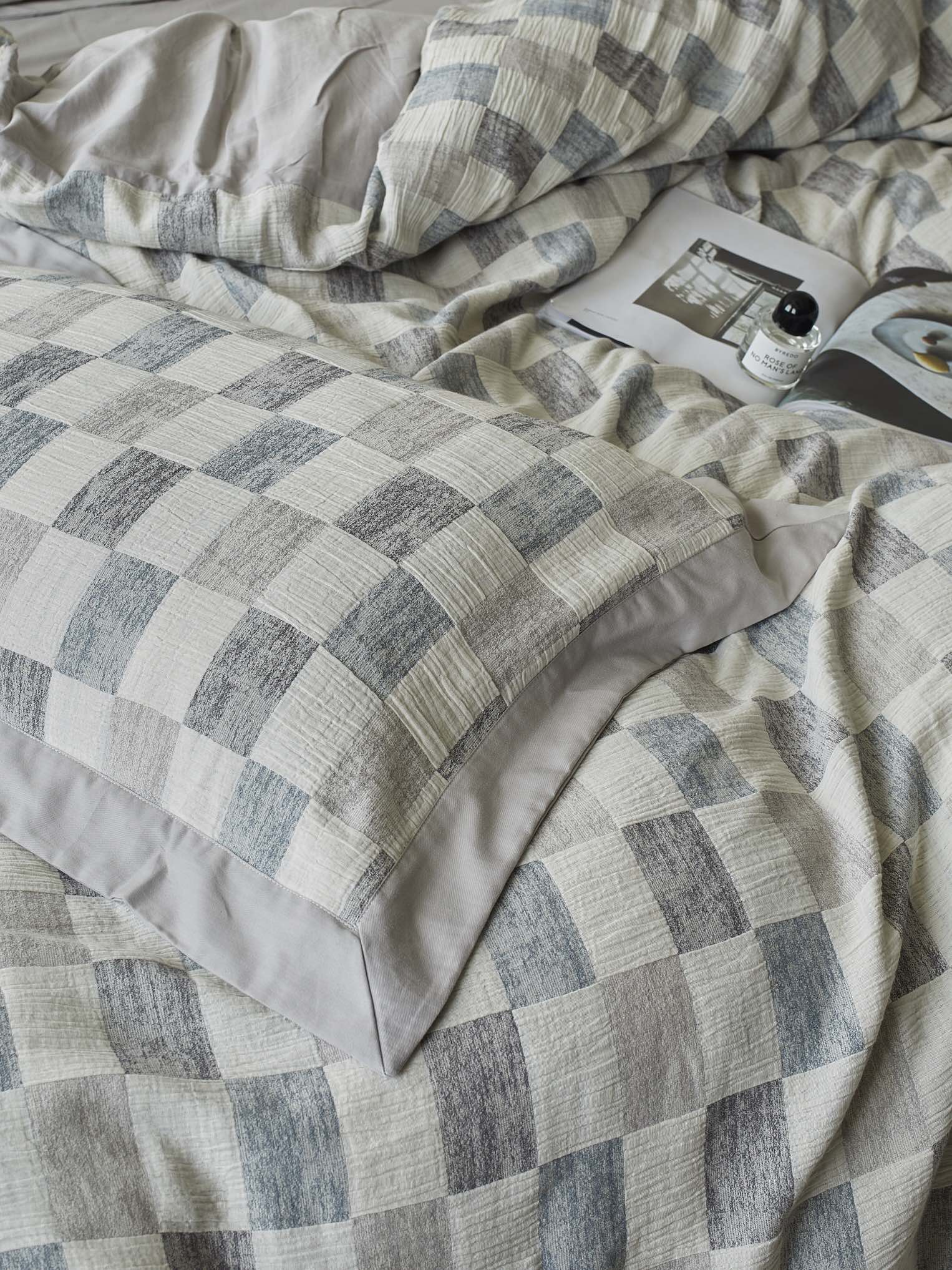 Mist Loft Check Cotton Jacquard Comforter original reference image 9