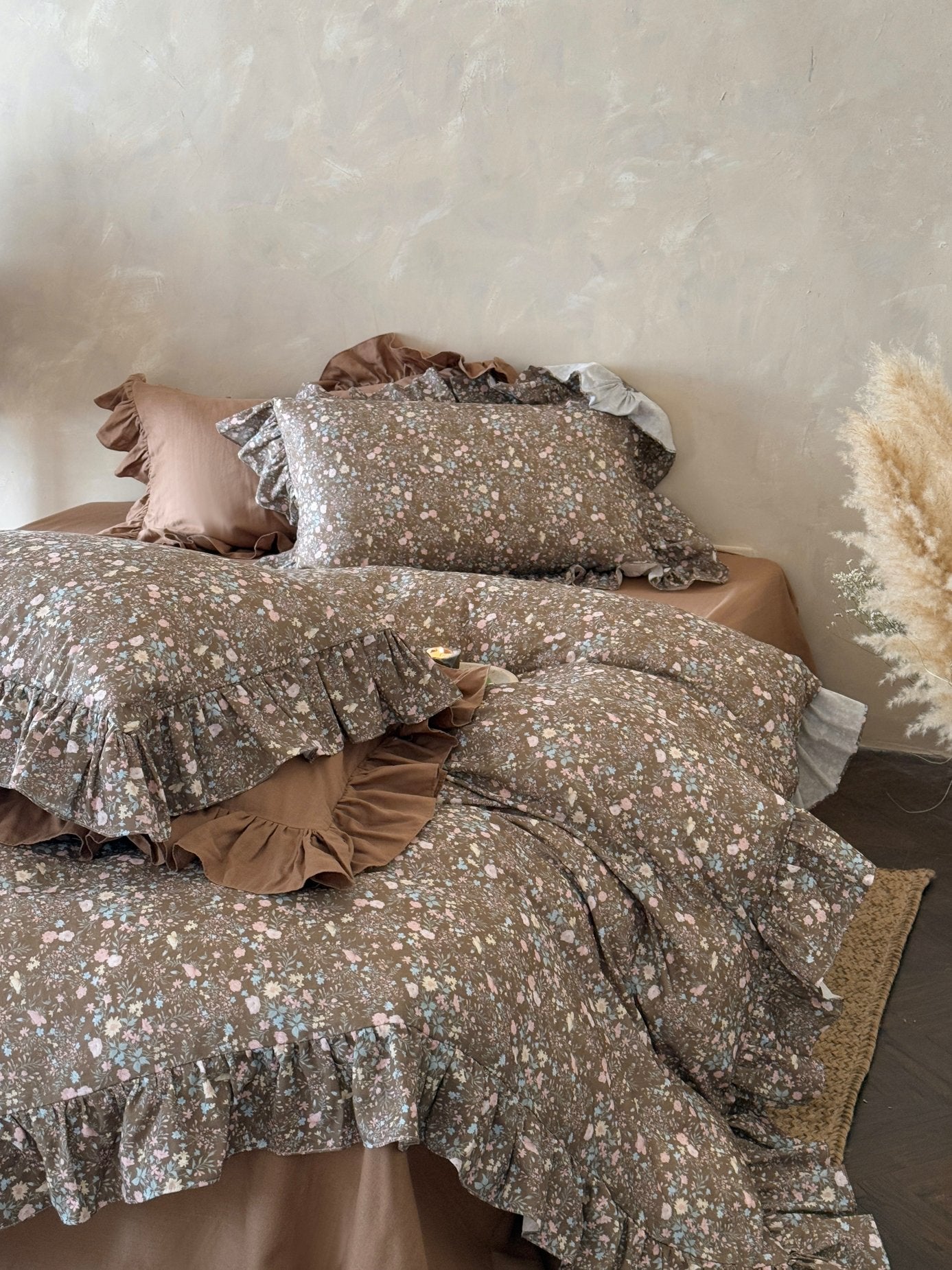 Mocha Meadow Floral Ruffle Cotton Double Gauze Comforter original reference image 1