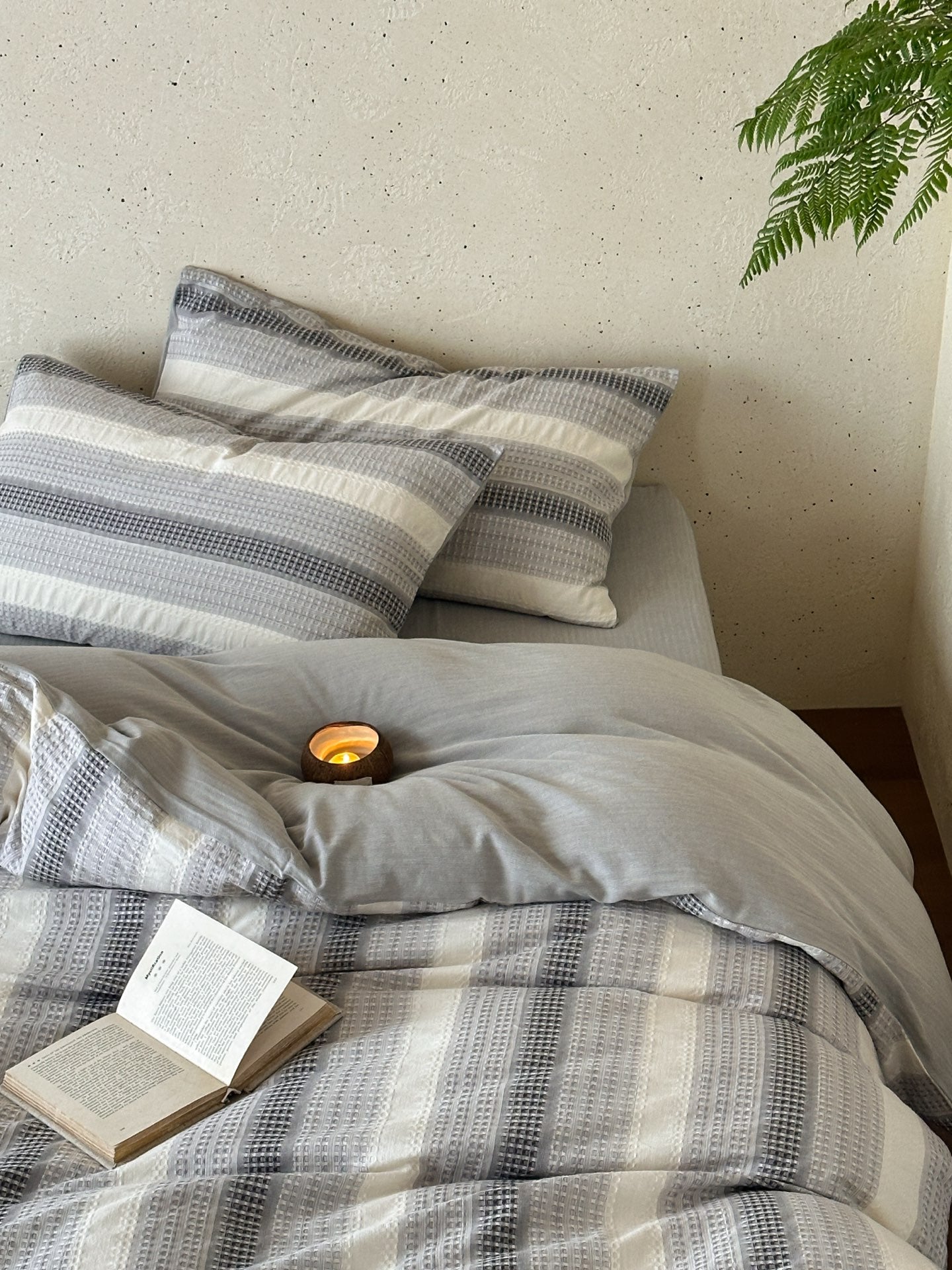 Silver Mist Jacquard Cotton Comforter original reference image 4