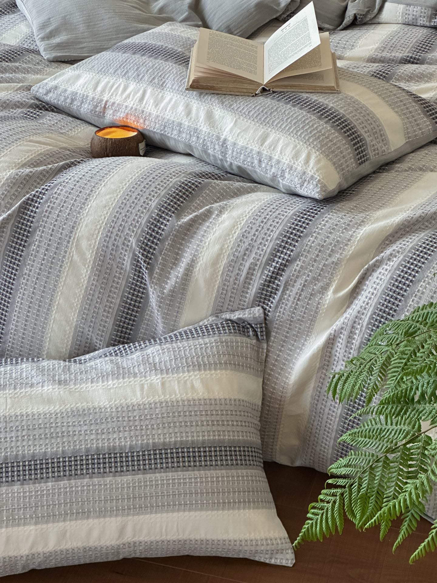 Silver Mist Jacquard Cotton Comforter original reference image 8