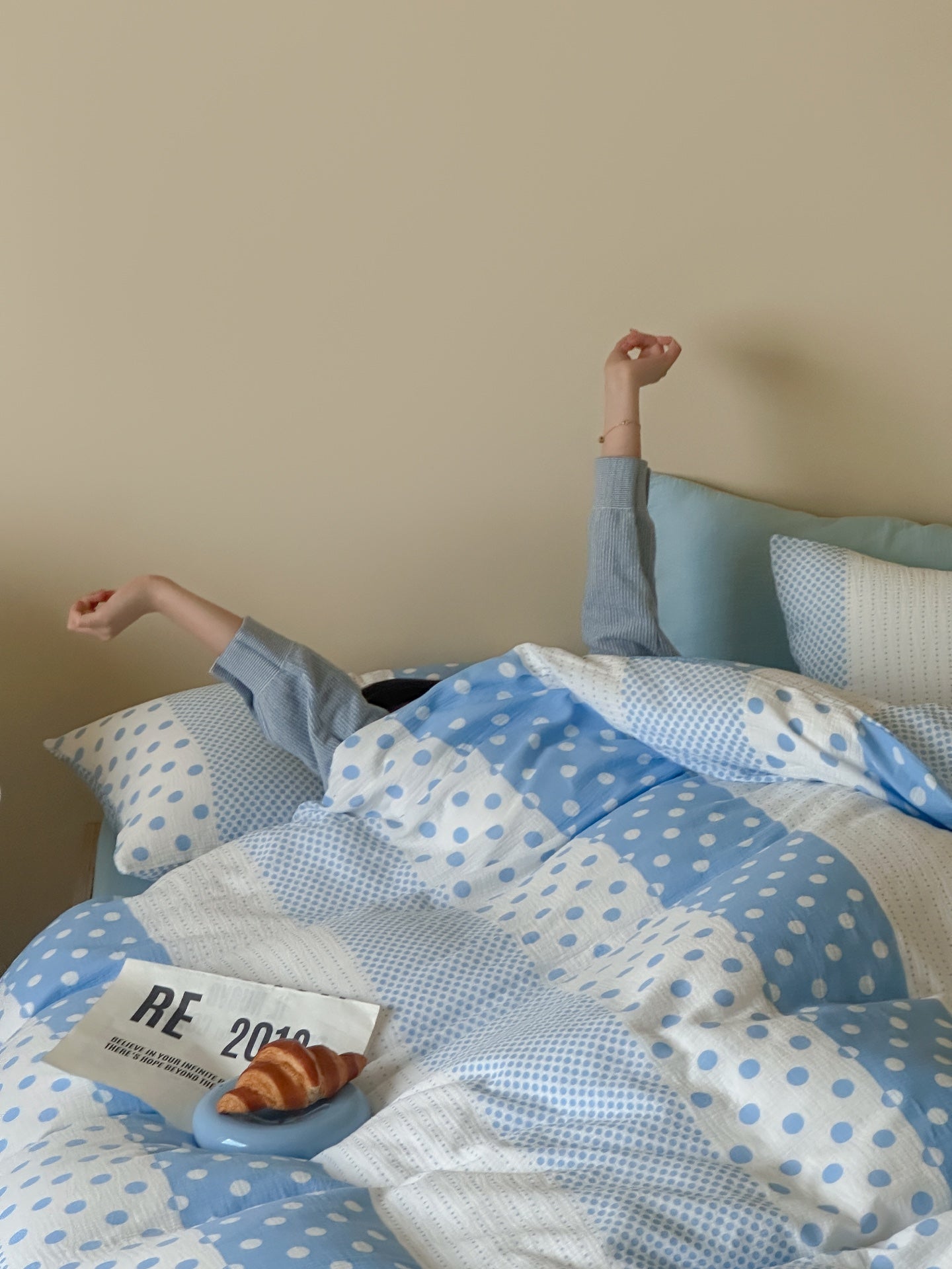 Sky Polka Dot Cotton Muslin Comforter original reference image 3