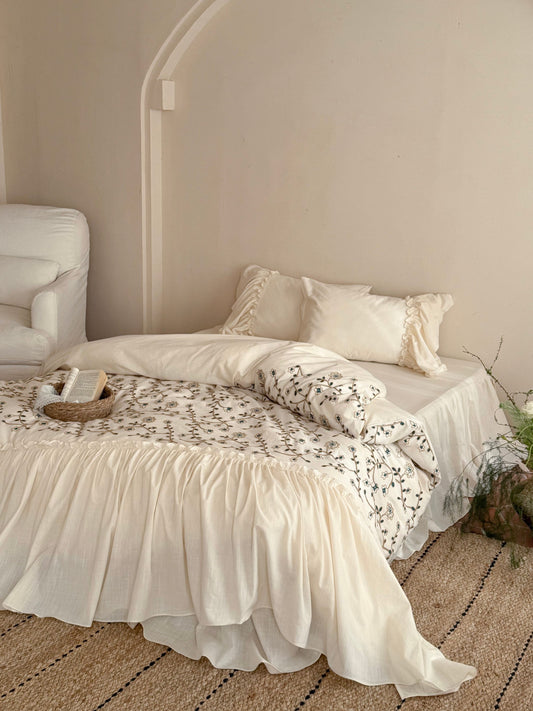 Willow Vine Embroidered Comforter original reference image 2
