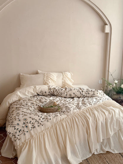 Willow Vine Embroidered Comforter original reference image 5