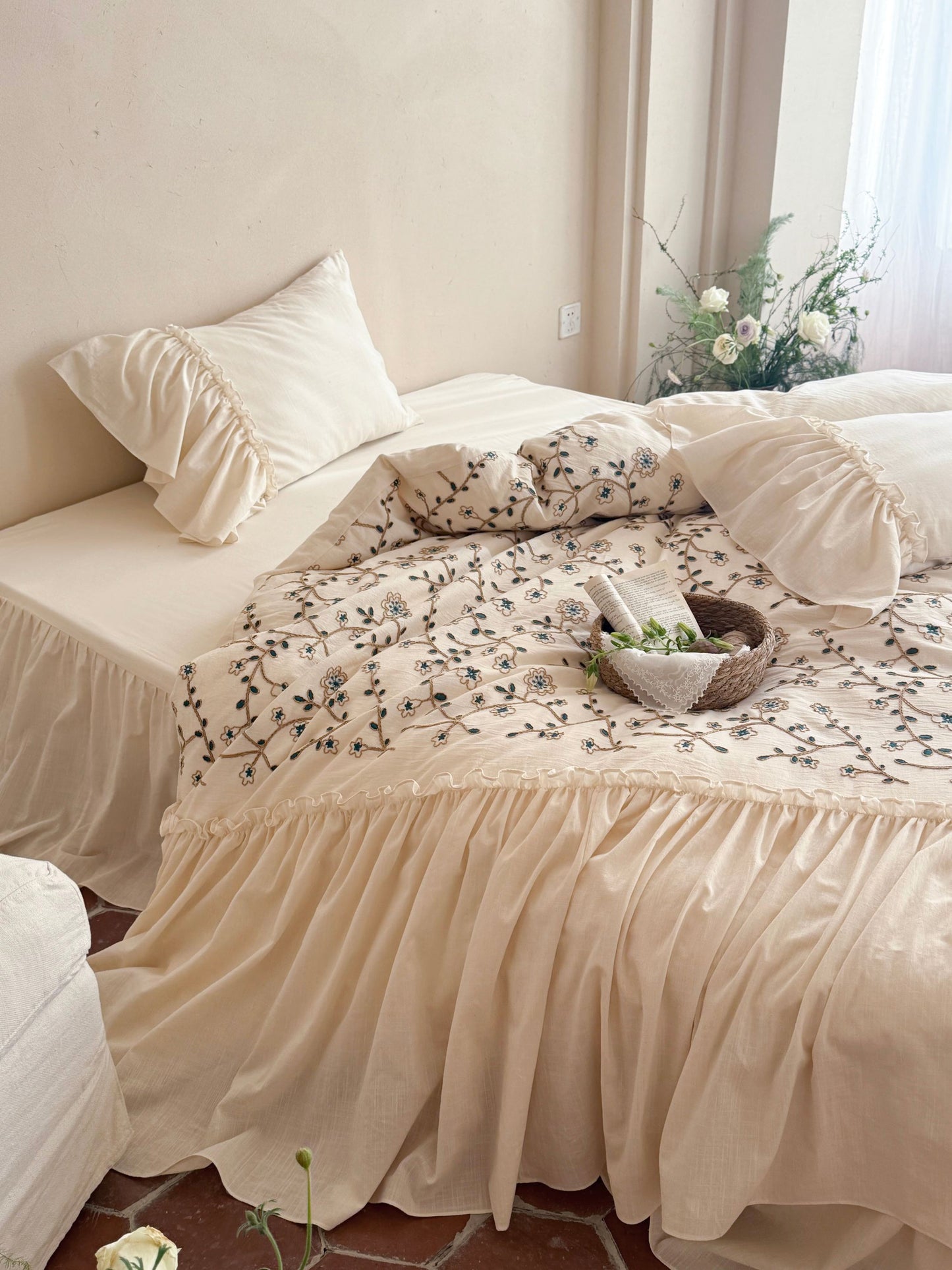 Willow Vine Embroidered Comforter original reference image 6
